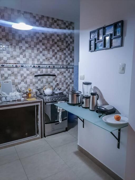 Full Independent Entrance, Services Included * Lima